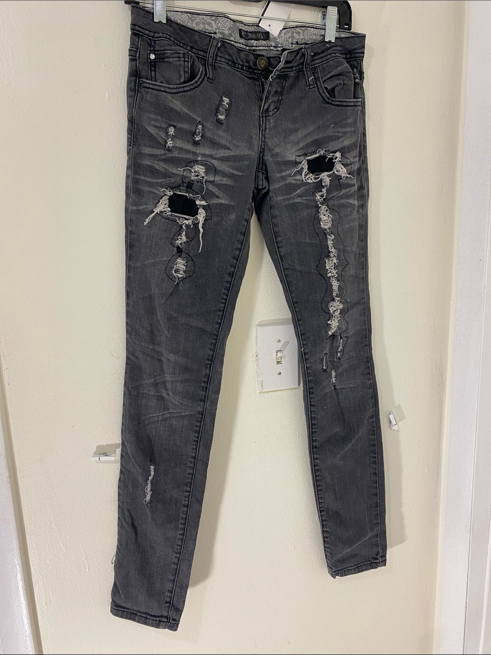 ZD Premium Women's Distressed Black Skinny Jeans